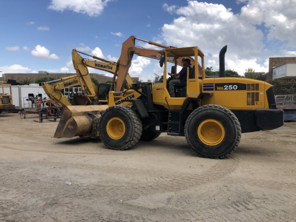 2005 Komatsu WA250-5L Wheel Loader – TractorTip Equipment