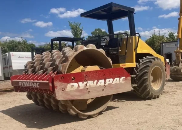 Dynapac 84 Vibratory Padfoot Compactor Roller