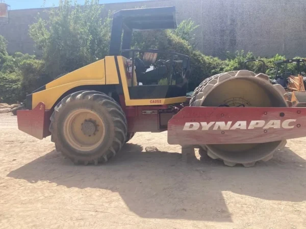 Dynapac 84 Vibratory Padfoot Compactor Roller