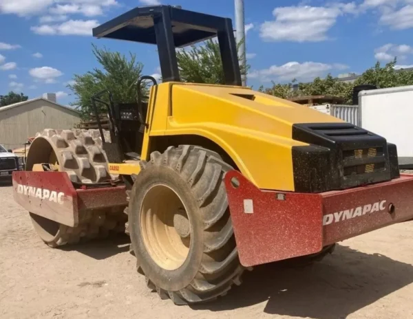 Dynapac 84 Vibratory Padfoot Compactor Roller