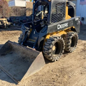 2011 John Deere 320D skid steer