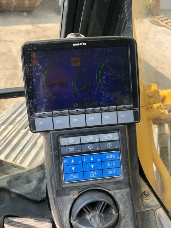 2014 Komatsu PC360LC-10 Excavator controls