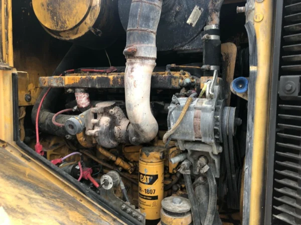 Open engine compartment of a 1996 Cat 950F II wheel loader.