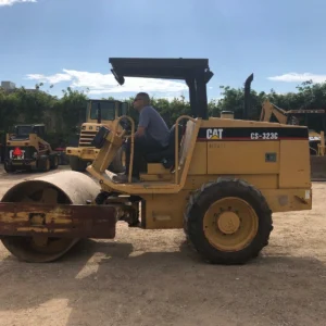 Caterpillar CAT CS-323C Smooth Drum Vibratory Soil Compactor