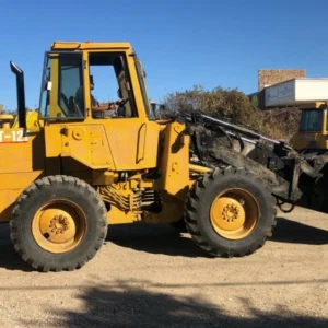 Full side view of Caterpillar IT12F wheel loader with bucket.