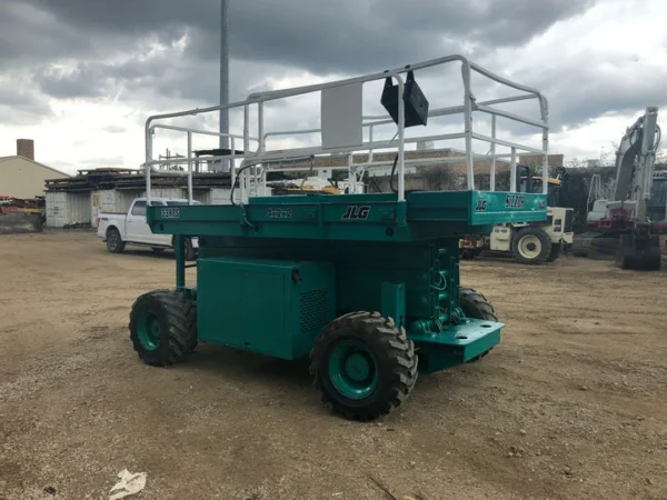 TractorTip JLG 33RTS Rough Terrain Scissor Lift