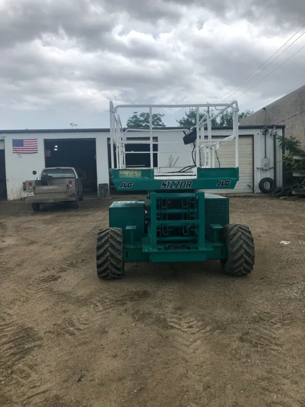 TractorTip JLG 33RTS Rough Terrain Scissor Lift