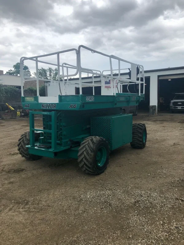 TractorTip JLG 33RTS Rough Terrain Scissor Lift