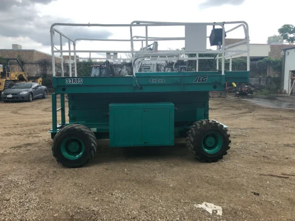 TractorTip JLG 33RTS Rough Terrain Scissor Lift