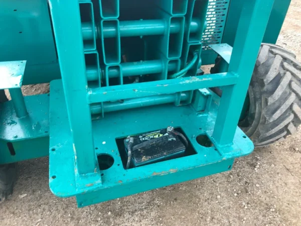 TractorTip JLG 33RTS Rough Terrain Scissor Lift battery
