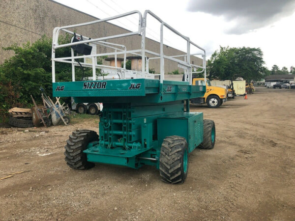 TractorTip JLG 33RTS Rough Terrain Scissor Lift